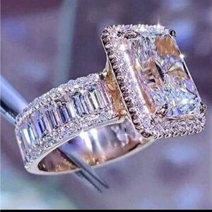 Rose Gold Radiant-Cut Diamond Ring – Statement Luxury ✨